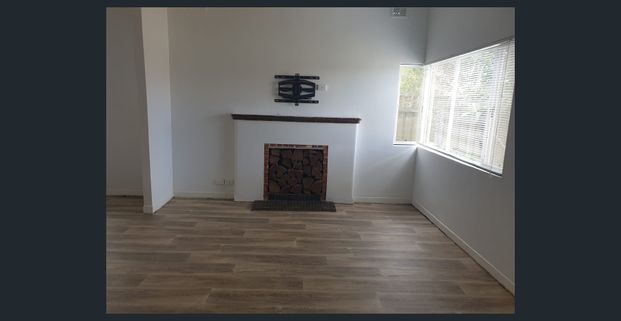 Modern 3B home in Findon, SA - Photo 1