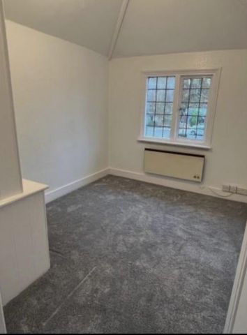 4 bedroom semi-detached house to rent - Photo 3