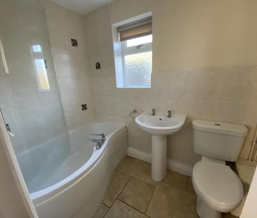 3 bedroom semi-detached house to rent - Photo 6