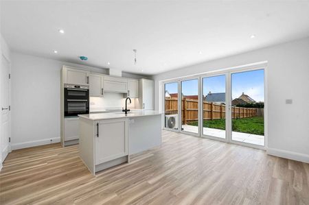 An impressive brand newly built three bedroom (plus upstairs study) family home set within an exclusive development. - Photo 4