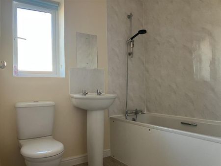 3 bedroom semi-detached house to rent - Photo 4
