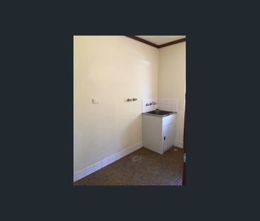 Spacious Townhouse In Fantastic Location ! - Photo 2