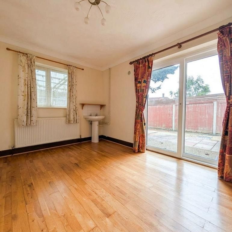 4 bedroom terraced house to rent - Photo 1