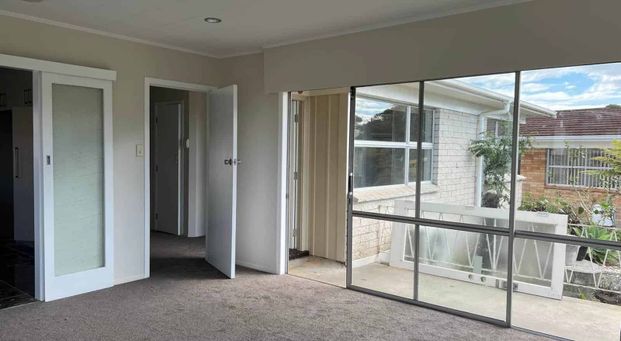 Renovated Three Bedroom - Photo 1