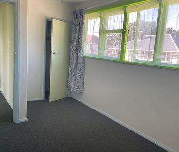 Three bedrooms Townhouse in Ranui Heights, Porirua - Photo 2