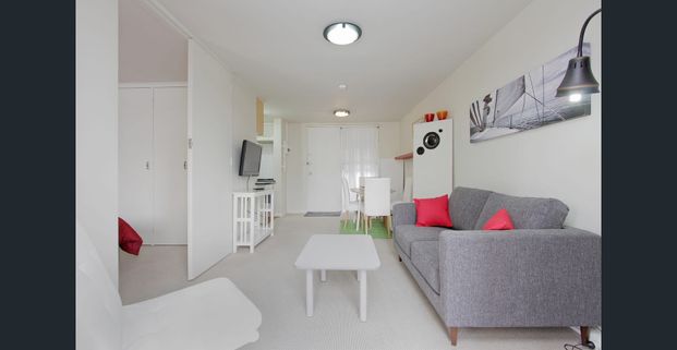 Modern, Furnished Apartment in a Prime Inner-City Location - Photo 1