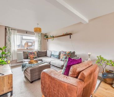 4 bedroom semi-detached house to rent - Photo 1