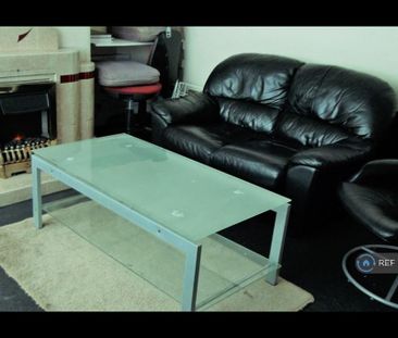 2 bedroom end of terrace house to rent - Photo 2