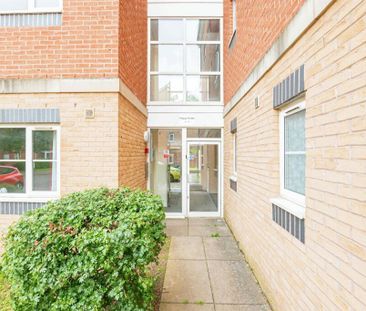2 bedroom ground floor flat to rent - Photo 5