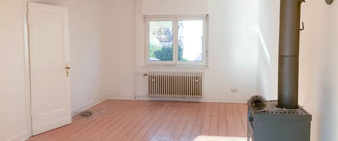 Einfamilienhaus mit Garten und 2 Garagen - Foto 1