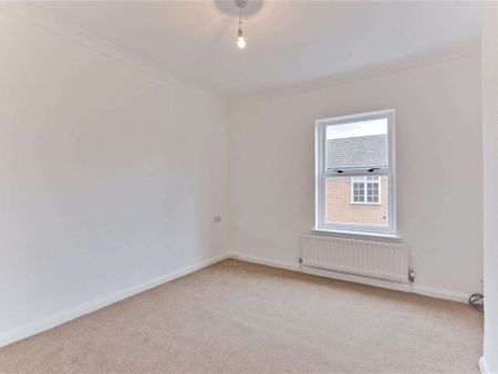 A two bedroom mid-terraced property located in the centre Guildford. - Photo 3