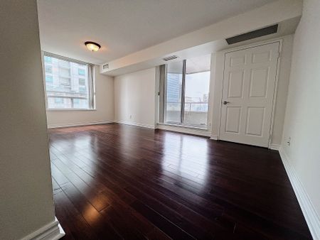 For Lease - 18 Hillcrest Avenue Unit# 407, Toronto, Ontario - Photo 4