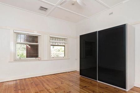 Beautiful Three Bedroom Character Bungalow - Photo 5