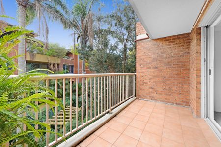 Spacious And Centrally Positioned - Photo 5