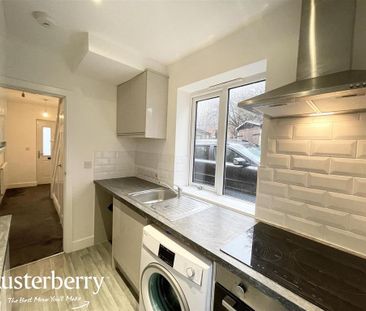 3 bedroom semi-detached house to rent - Photo 3