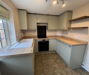 2 bedroom semi-detached house to rent - Photo 3