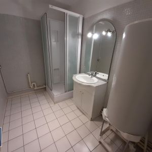 Location Appartement 2 pièces 57m² LILLE 59000 - Photo 3