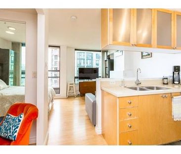 Superb Studio plus Den in heart of Vancouver DT - Photo 2