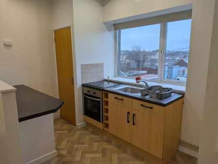 2 bedroom flat to rent - Photo 4