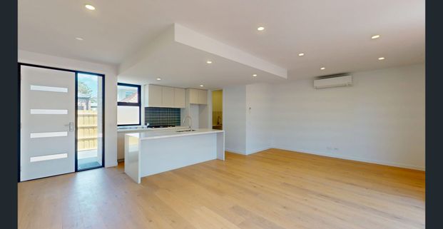 Fresh, Modern, and Minutes from the Beach - Photo 1