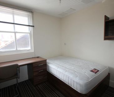 4 bedroom flat to rent - Photo 3