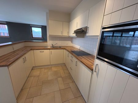 Heel ruim appartement met drie slaapkamers en twee terrassen te Zeebrugge. Mooi uitzicht op de Haven. - Photo 2