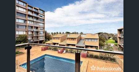 SPECTACULAR SUNSET VIEWS IN AN ICONIC ST KILDA LANDMARK - Photo 4