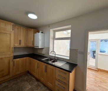 3 bedroom end of terrace house to rent - Photo 1