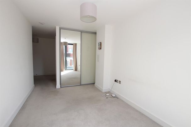 2 bedroom Apartment to let - Photo 1