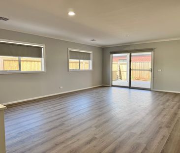 Modern Dual‑Kitchen Family Home in Manor Lakes - Photo 3