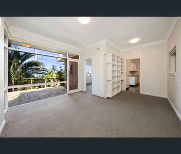 18 Ellen Street, Curl Curl, NSW 2096 - Photo 1