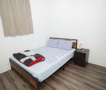 For Lease - 40 Lowell Crescent, Brampton, Ontario - Photo 6