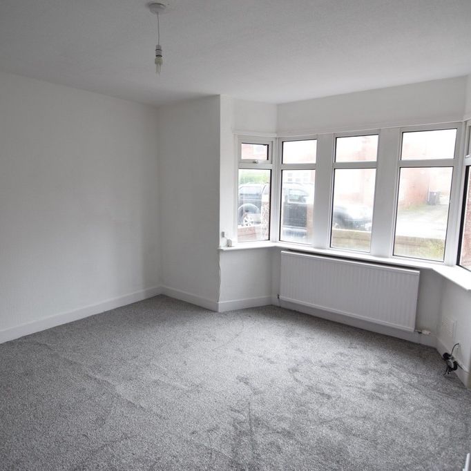 To Let 3 Bed Semi-Detached House - Photo 1