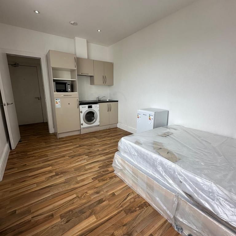 Studio to rent - Photo 1