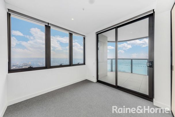 Luxury Three-Bedroom Apartment in Heart of Rhodes with Harbour Bridge and Water Views - Photo 1