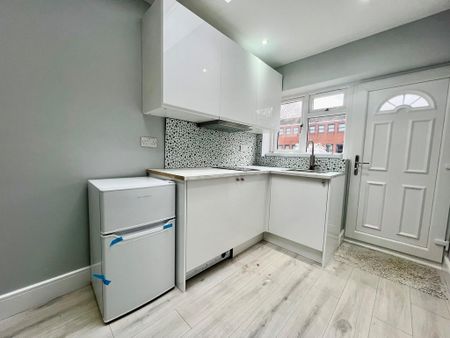 Studio to rent - Photo 2