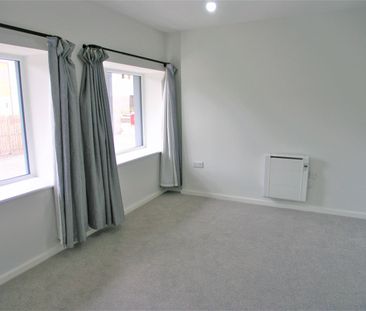 High Street, Kingswinford - Photo 1