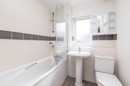 3 bedroom semi-detached house to rent - Photo 2
