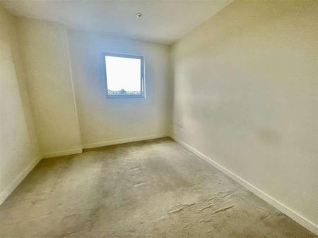 Imperial Drive, Harrow, HA2 - Photo 3