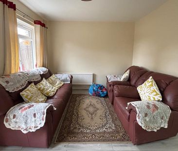 Quintrell Close, Woking - 3 bedrooms Property for lettings - Seymours - Photo 1