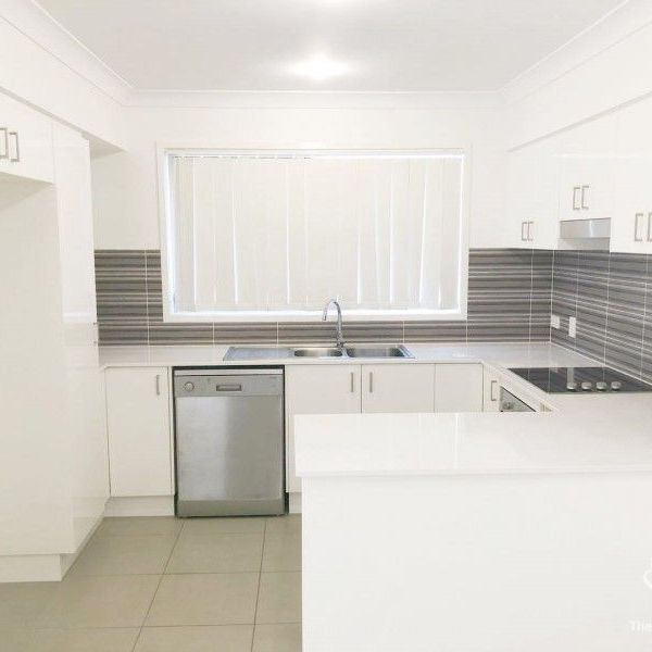 Lovely Townhouse In Calamvale For Rent !! Stretton Catchment - Photo 1