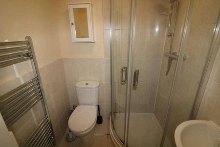 1 bedroom in a house share to rent - Photo 4