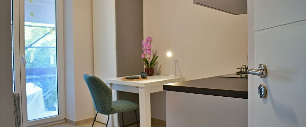 Kirchrode, saniertes 1-Zimmer-Apartment mit stilvoller Neumöblierung und franz. Balkon - Foto 1