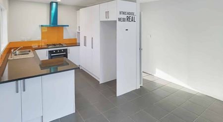 Henderson 3 bedroom house - Photo 4