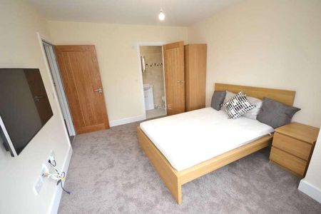 Church Road, Reading, Berkshire, RG6 - Photo 2