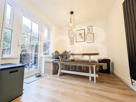 Young Close, Chase Meadow, Warwick, CV34 - Photo 3