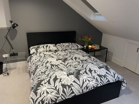 Large double room and beautiful en-suite bathroom in the heart of Streatham Common - Photo 1