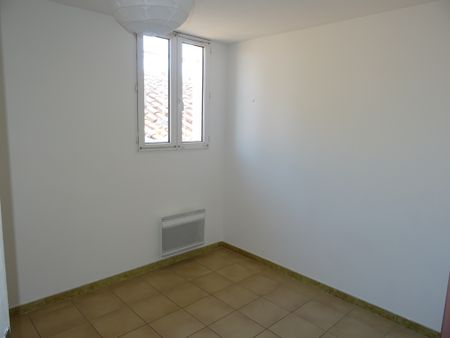 Location Appartement 4 pièces 81m² ST DREZERY 34160 - Photo 2