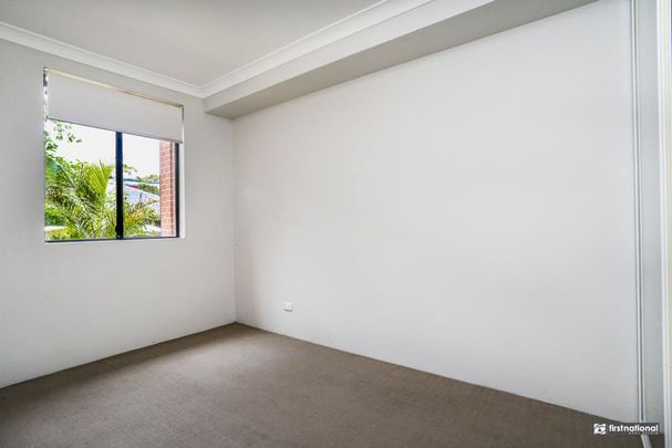 Modern Ground Floor Apartment with Spacious Courtyard - Photo 1