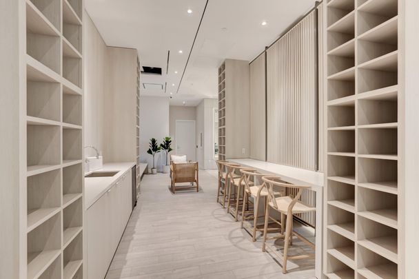 For Lease - 28 Ann Street Unit# 807, Mississauga, Ontario - Photo 1